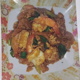 เส้นใหญ่ผัดซีอิ้ว หมู , ไก่ , หมึก , กุ้ง , ทะเล