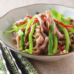 048  青椒肉丝  หมูเส้นผัดพริก