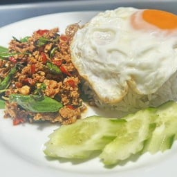 ข้าวกะเพราเนื้อสับ+ไข่ดาว
