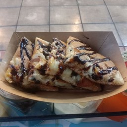 แพนเค้กกล้วยหอมลูกเกต1ชิ้นใหญ่หั่น4