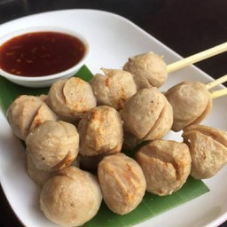 ลูกชิ้นหมูปิ้ง (3 ไม้)