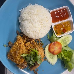 ข้าวไก่ทอดกระเทียม