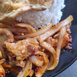 ผัดพริกเผา ราดข้าว