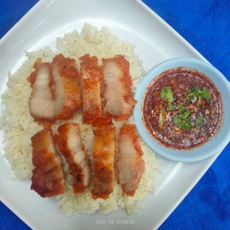 ข้าวหมูสามชั้นทอดน้ำจิ้มแจ่ว