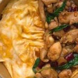 ข้าวกระเพราไก่ไข่ข้น