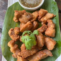 หมูสามชั้นทอดน้ำปลาา