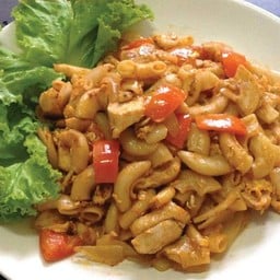 ผัดมักกะโรนีไก่