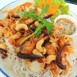 กุ้งแชบ๊วยทอดราดซอสมะขาม