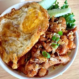 ข้าวหมูทอดกระเทียม+ไข่ดาว