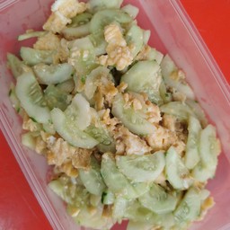 ข้าวผัดไข่ใส่แตง