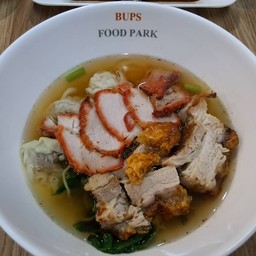 บะหมี่เกี๊ยวแดงกรอบ