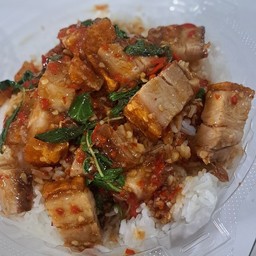 กะเพราหมูกรอบ