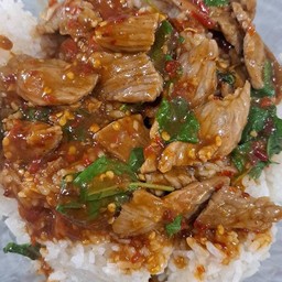 กะเพราเนื้อชิ้น