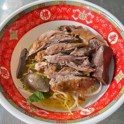 ก๋วยเตี๋ยวเป็ดพะโล้แห้ง