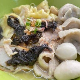 หลักชัย ก๋วยเตี๋ยวหมูบ้านบึง สาขา2 BTSสายหยุด
