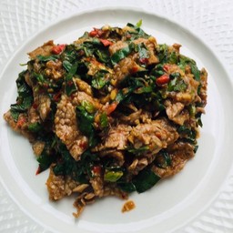 เนื้อผัดใบยี่หร่า.