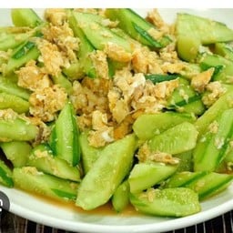 ข้าว  ผัดแตงกวาใส่ไข่ใส่หมูสับ