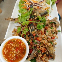 ปลาทูทอดราดพริกเกลือ