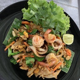 K48- ผัดซีอิ้วทะเล (Stir-fried soy sauce with seafood)