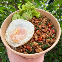 ข้าวกระเพราหมูสับพริกแห้งแซ่บไฟลุก(ไม่มีไข่ดาวนะคะ)