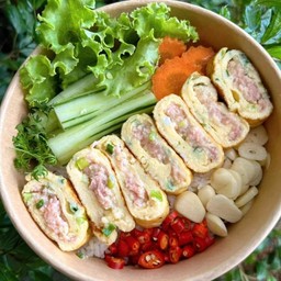 ข้าวไข่ม้วนแหนม