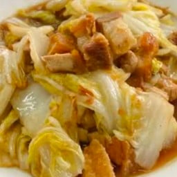 ผัดผักกาดขาวหมูกรอบ