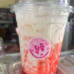 นมสดสตอเบอรี่เย็น