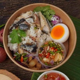 ข้าวขยำแมว(ไม่มีไข่ต้มนะคะแต่กดสั่งจากไข่ดาวและเขียวว่าขอไข่ต้มได้)