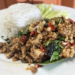 ข้าวกะเพราเนื้อสับ