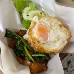 ข้าวคะน้าไก่สับคองโก+ไข่ดาว