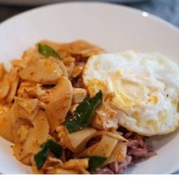 ข้าว กระเพราหน่อไม้ดอง