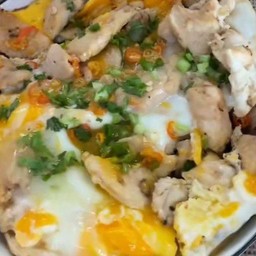 ข้าวไก่ผัดไข่ขยี้