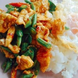 ข้าวพริกแกงไก่