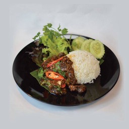 K28- ข้าวราดกะเพราเนื้อตุ๋น (Rice topped with basil and stewed beef)