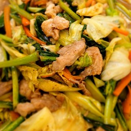 ผัดผักรวมหมูนุ่ม