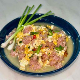 แหนมผัดไข่