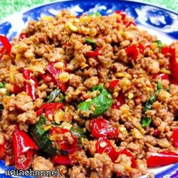 ผัดกระเพราเป็นกับข้าว