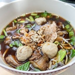 ก๋วยเตี๋ยว เนื้อสด เนื้อเปื่อย ลูกชิ้น