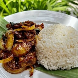 ข้าวราดพริกเผาเนื้อ