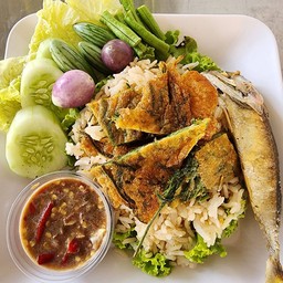 ข้าวผัดน้ำพริกปลาทู
