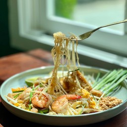 ผัดไทยกุ้งสด