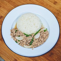 ผัดน้ำมันหอย (ราดข้าว)