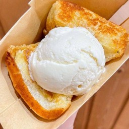 Mini Toast ย่างเนย x I-Scoop
