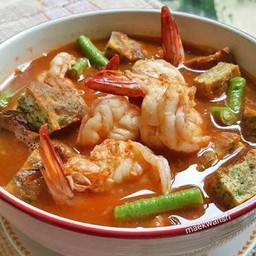 แกงส้มชะอมกุ้งสด