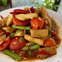 ตำหน่อไม้