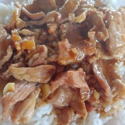 ข้าวหมูกระเทียม