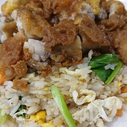 ข้าวผัดไก่กรอบ