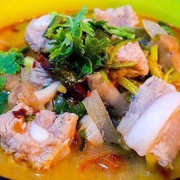 ต้มยำกระดูกหมูอ่อนน้ำเข้น