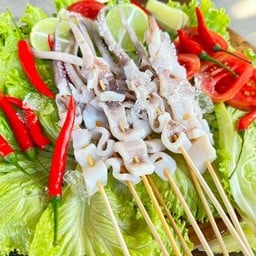 หมึกย่างแสนอร่อย ตลาดอักษะ