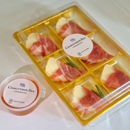 Brie cheese ham แฮมบรีชีส เสริฟพร้อมน้ำผึ้ง